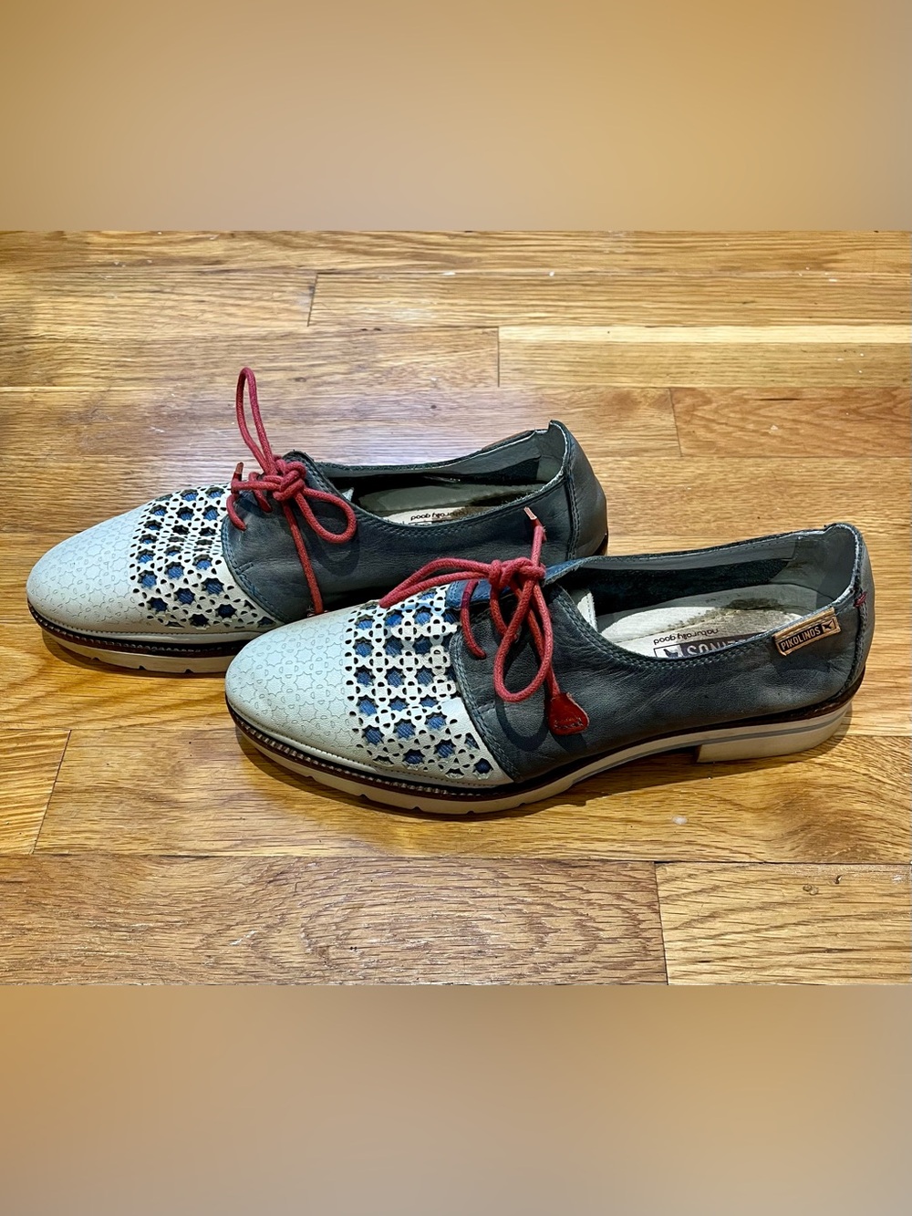 Pikolinos Women's Lace-Up Oxford Flats in Aqua/Blue with Red Laces